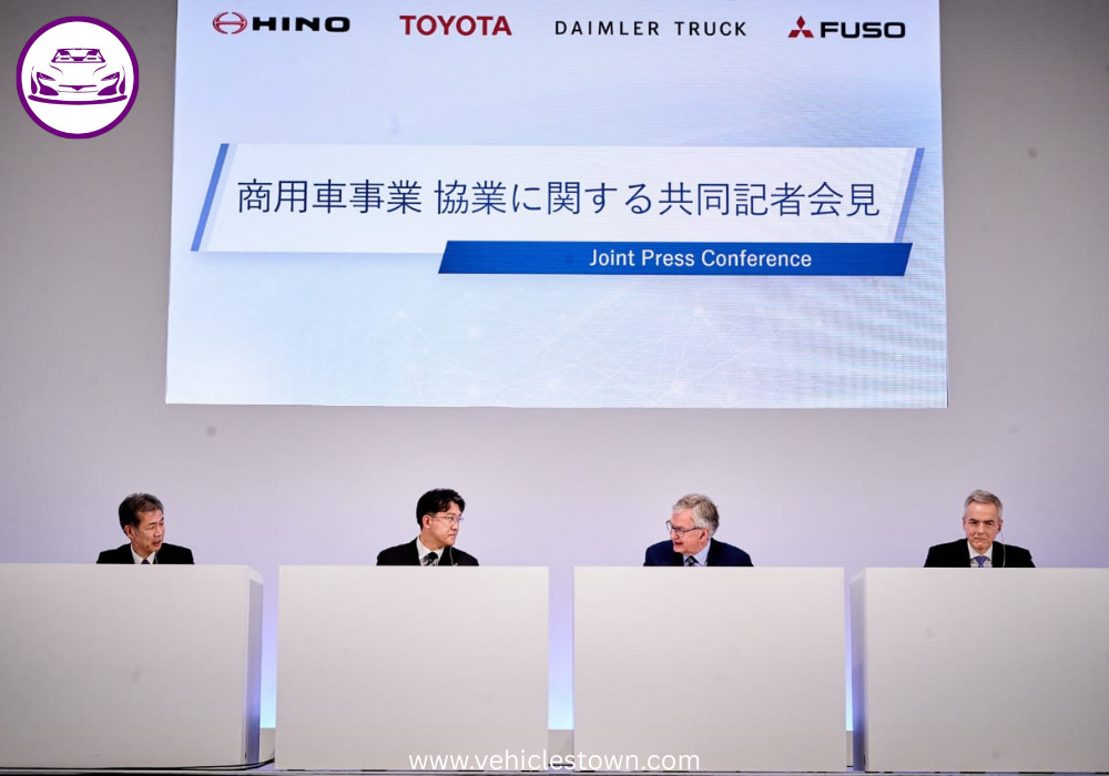 Alt text: Hino Motors and Mitsubishi Fuso trucks representing the finalized merger between Toyota and Daimler’s commercial vehicle divisions.