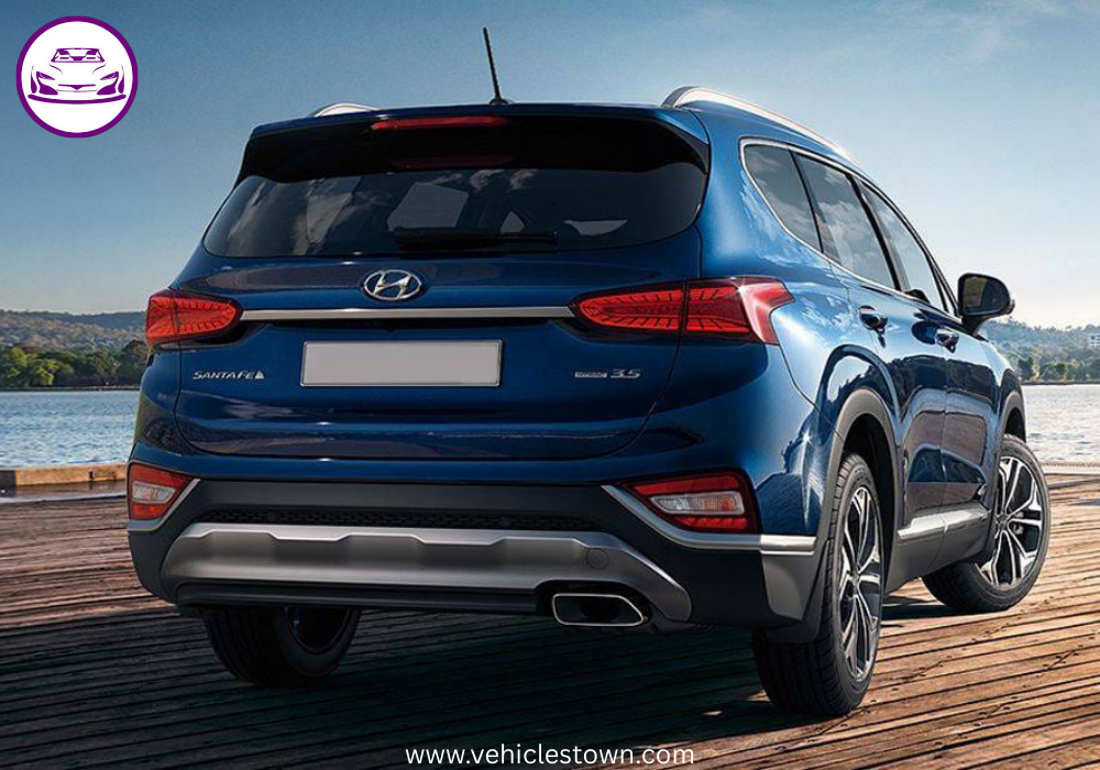 Side view of the Hyundai Santa Fe SUV parked outdoors, showcasing its sleek design.
Modern headlights and bold grille highlight the Santa Fe’s dynamic exterior.
