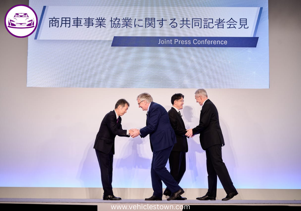 Alt text: Hino Motors and Mitsubishi Fuso trucks representing the finalized merger between Toyota and Daimler’s commercial vehicle divisions.