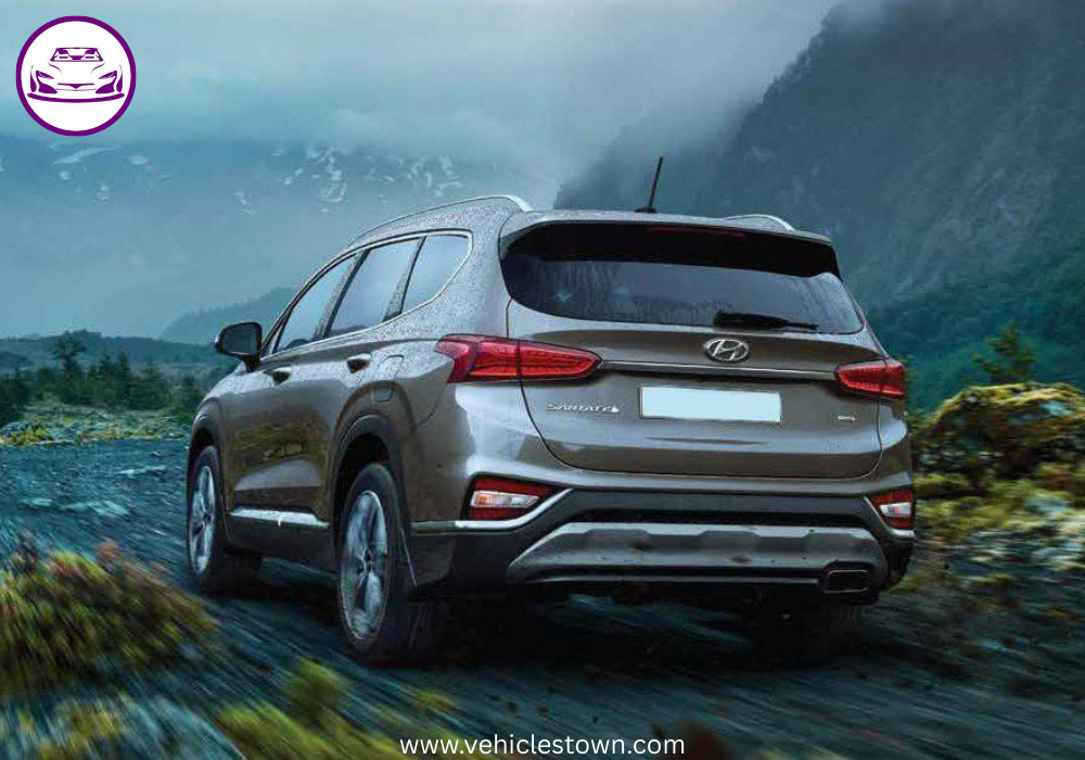 Side view of the Hyundai Santa Fe SUV parked outdoors, showcasing its sleek design.
Modern headlights and bold grille highlight the Santa Fe’s dynamic exterior.