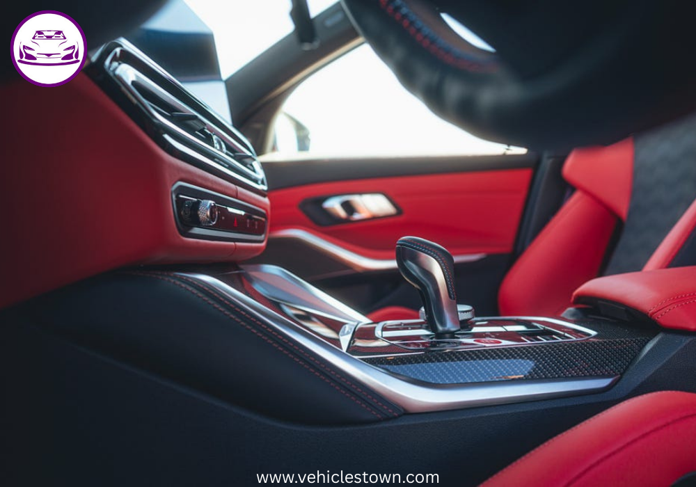 Equipped with a turbocharged inline-6 engine and M xDrive all-wheel drive for dynamic driving.
