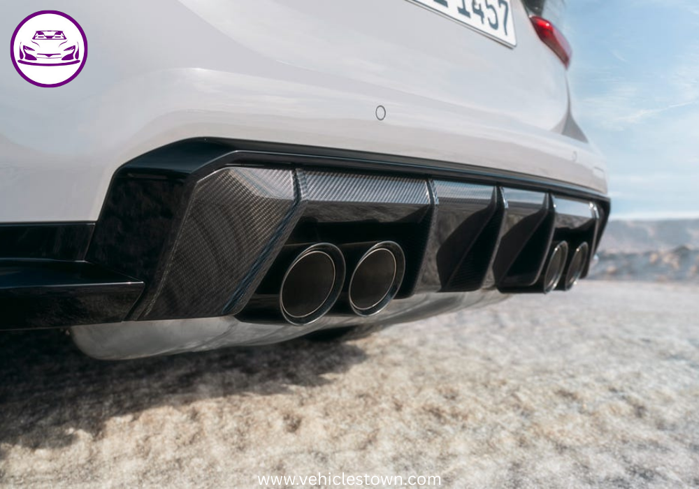 Equipped with a turbocharged inline-6 engine and M xDrive all-wheel drive for dynamic driving.