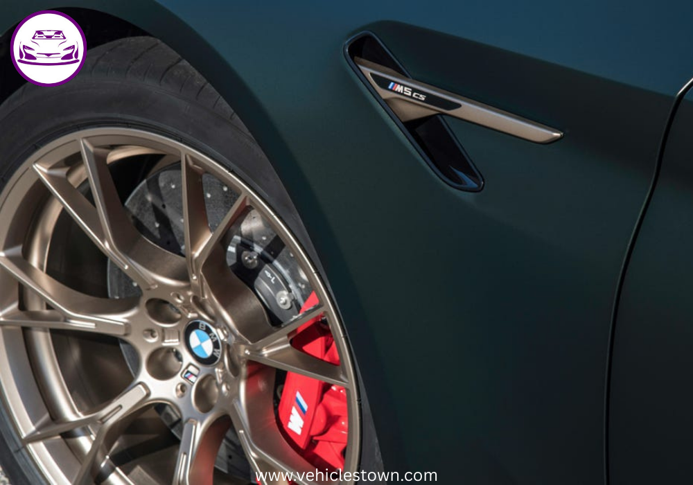 BMW M5 CS – limited-edition high-performance sports sedan with 627 hp, carbon fiber design, and exclusive styling details.