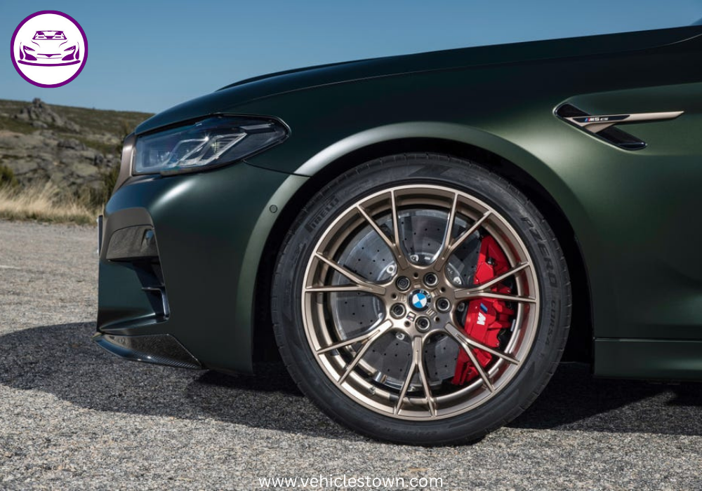 BMW M5 CS – limited-edition high-performance sports sedan with 627 hp, carbon fiber design, and exclusive styling details.