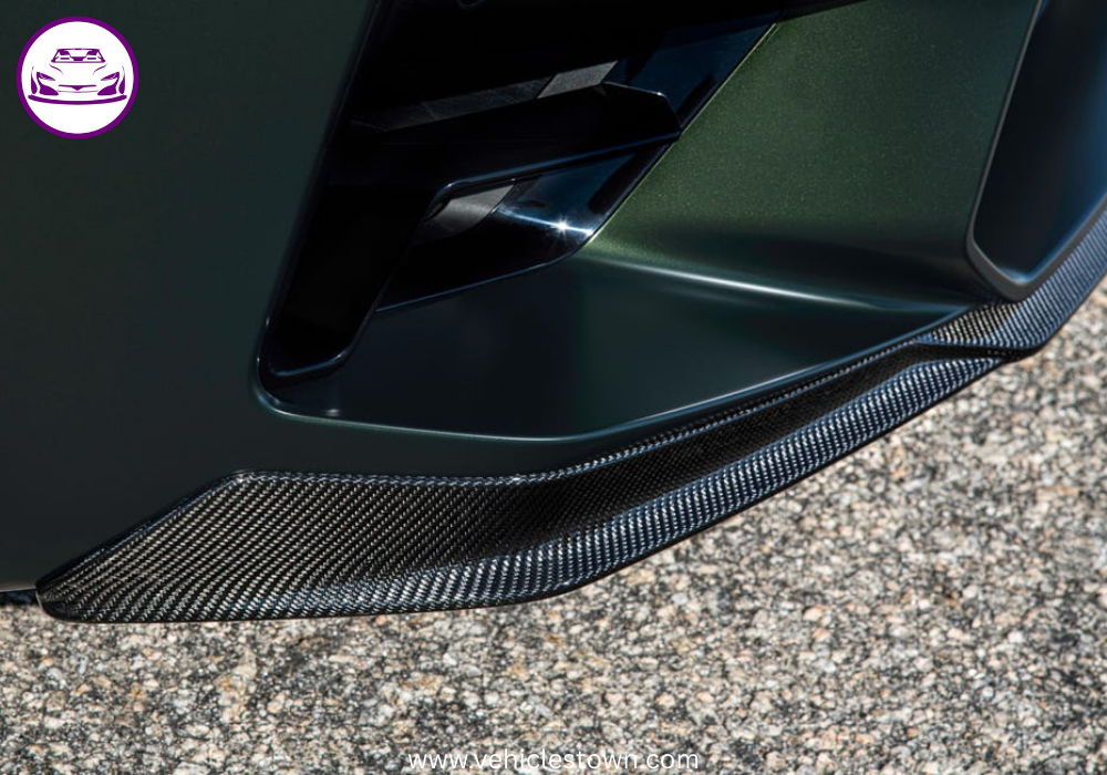BMW M5 CS – limited-edition high-performance sports sedan with 627 hp, carbon fiber design, and exclusive styling details.