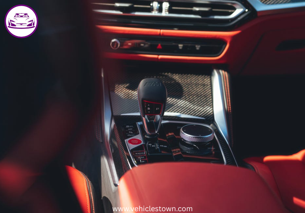 Equipped with a turbocharged inline-6 engine and M xDrive all-wheel drive for dynamic driving.