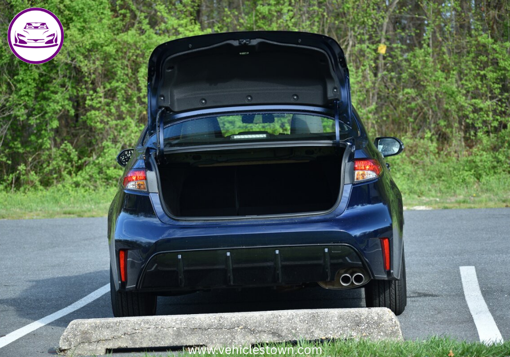Toyota Corolla Hybrid combines fuel efficiency, modern design, and smart features in a reliable sedan built for today’s roads.