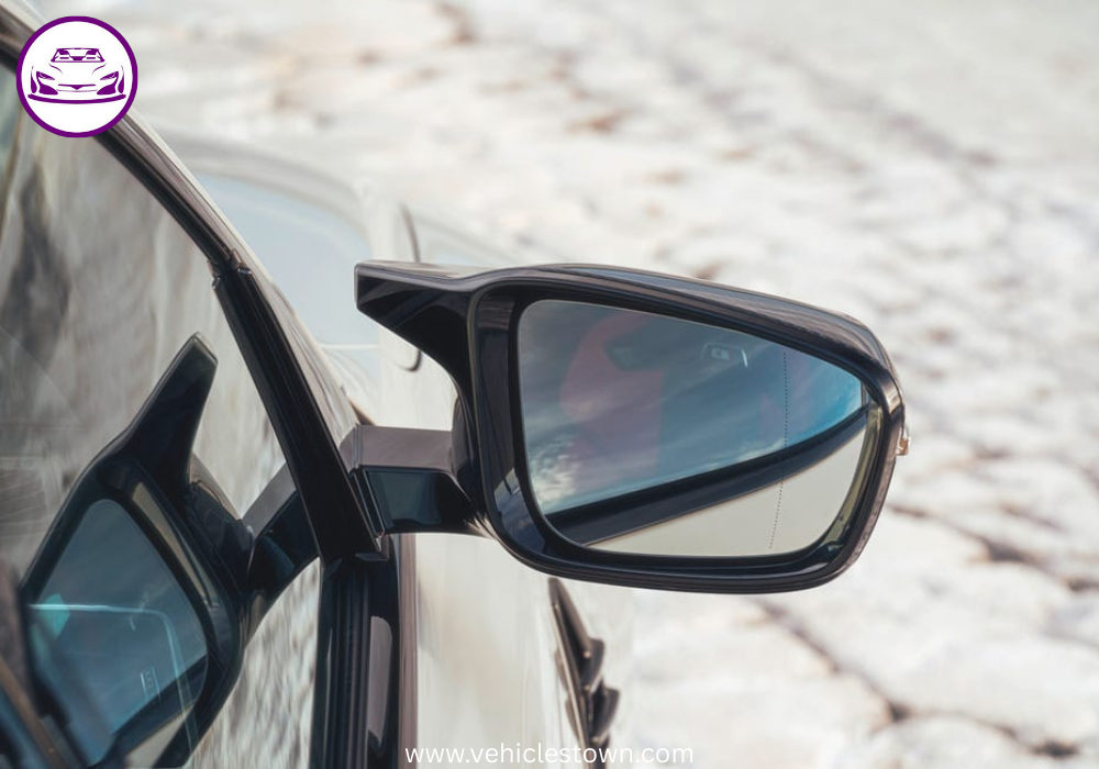 Equipped with a turbocharged inline-6 engine and M xDrive all-wheel drive for dynamic driving.