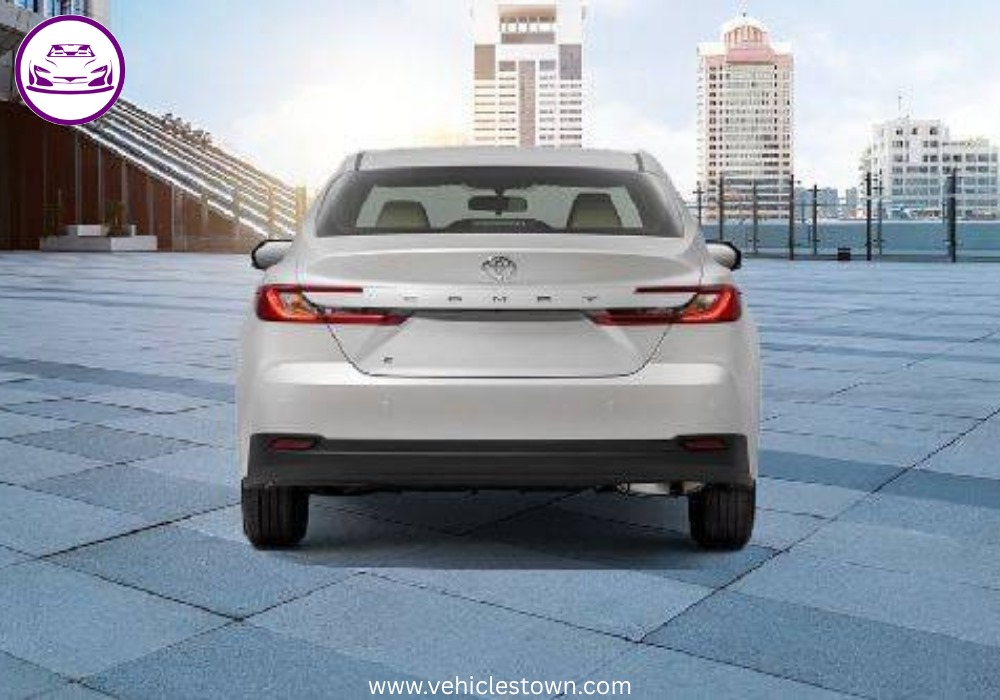 **Alt Text:**
Toyota Camry LE 2025 – elegant silver sedan with sleek LED headlights and stylish body lines, parked in a modern urban setting.