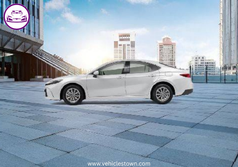 **Alt Text:**
Toyota Camry LE 2025 – elegant silver sedan with sleek LED headlights and stylish body lines, parked in a modern urban setting.