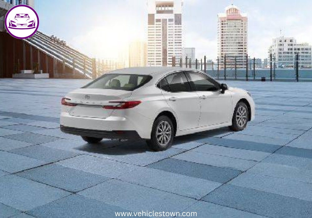 **Alt Text:**
Toyota Camry LE 2025 – elegant silver sedan with sleek LED headlights and stylish body lines, parked in a modern urban setting.