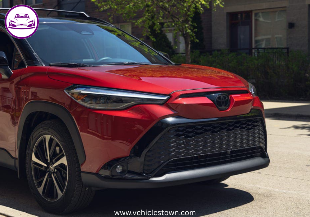 Front view of the Toyota Corolla Cross Hybrid 2025 showcasing its bold grille and sleek LED headlights.