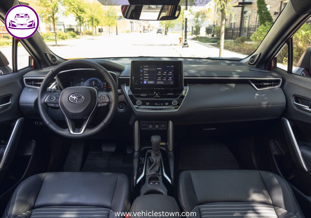 Front view of the Toyota Corolla Cross Hybrid 2025 showcasing its bold grille and sleek LED headlights.