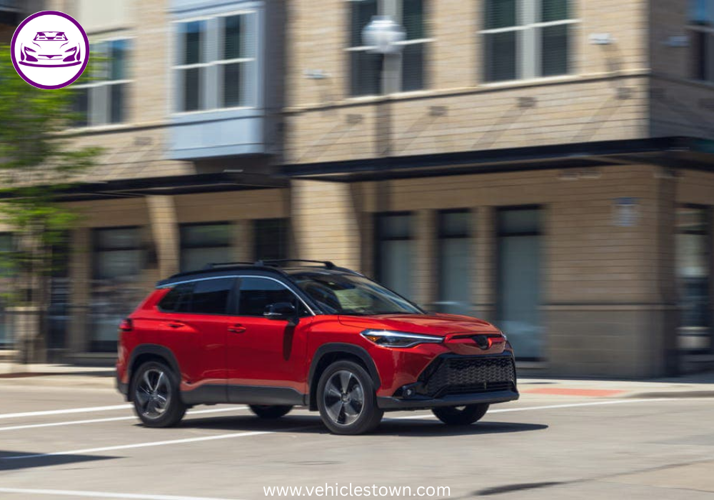 Front view of the Toyota Corolla Cross Hybrid 2025 showcasing its bold grille and sleek LED headlights.