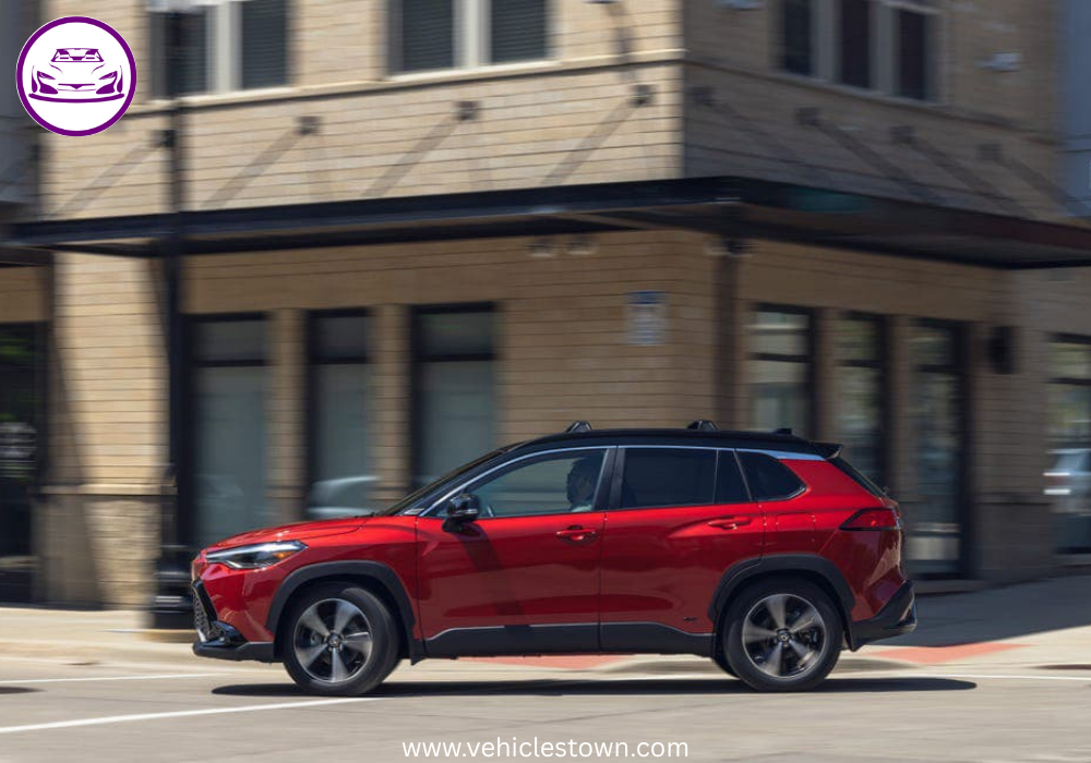 Front view of the Toyota Corolla Cross Hybrid 2025 showcasing its bold grille and sleek LED headlights.