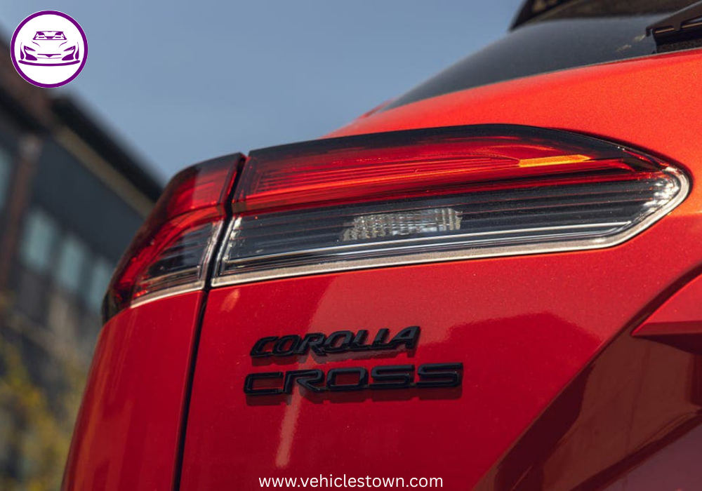 Front view of the Toyota Corolla Cross Hybrid 2025 showcasing its bold grille and sleek LED headlights.