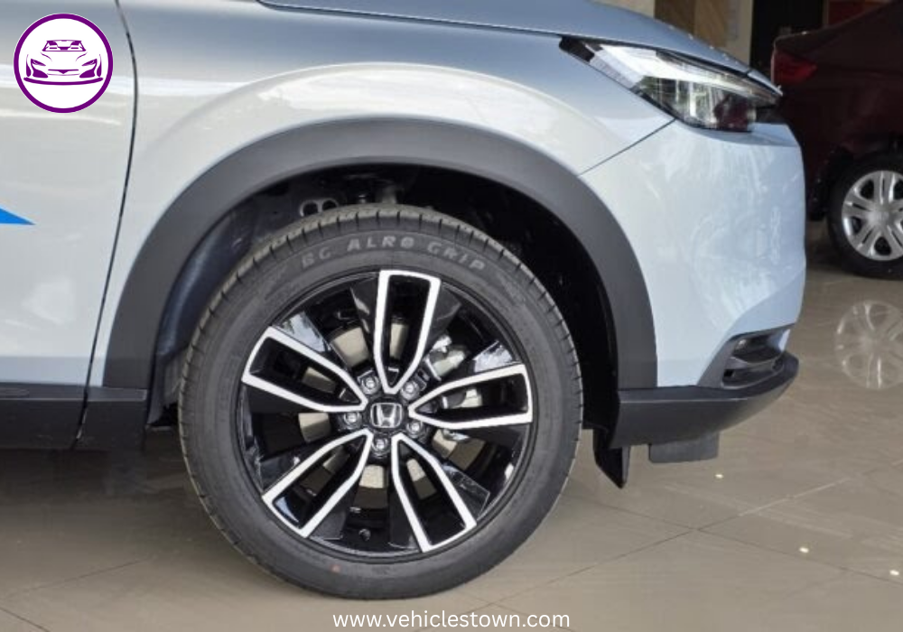 Front and side view of the 2025 Honda HR-V e:HEV hybrid SUV in Pakistan showcasing its LED headlights, bold grille, and sleek body design.
