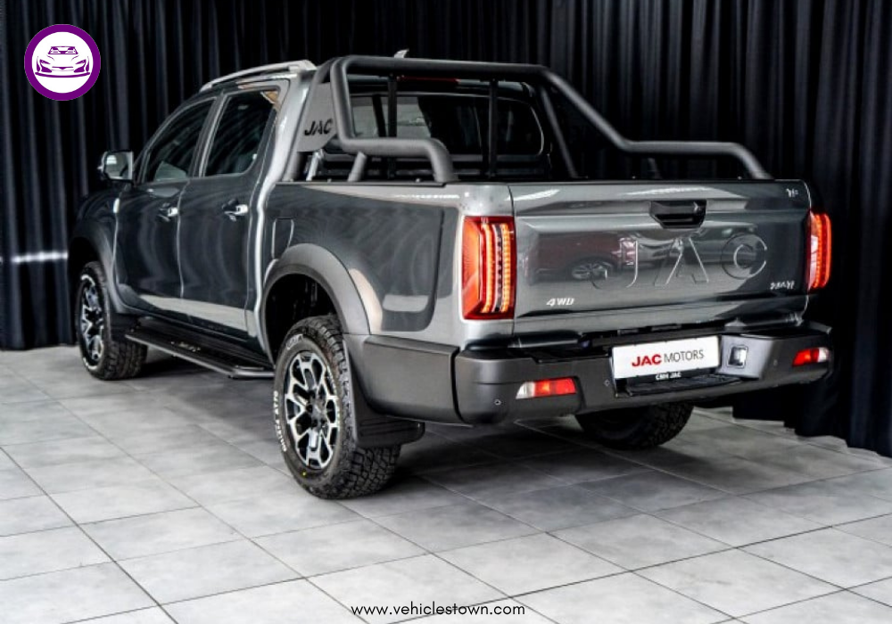 JAC T9 Frison 2X launched in Pakistan by Ghandhara Automobiles, showcasing its bold design and upgraded 4×2 pickup features.