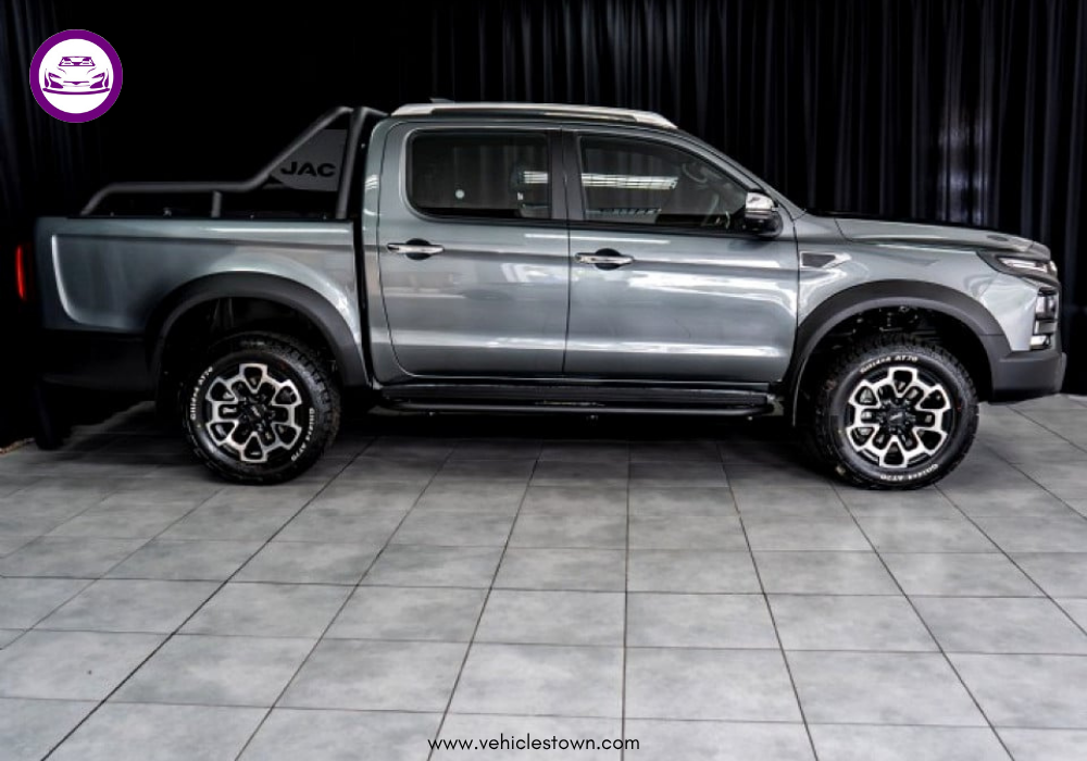 JAC T9 Frison 2X launched in Pakistan by Ghandhara Automobiles, showcasing its bold design and upgraded 4×2 pickup features.