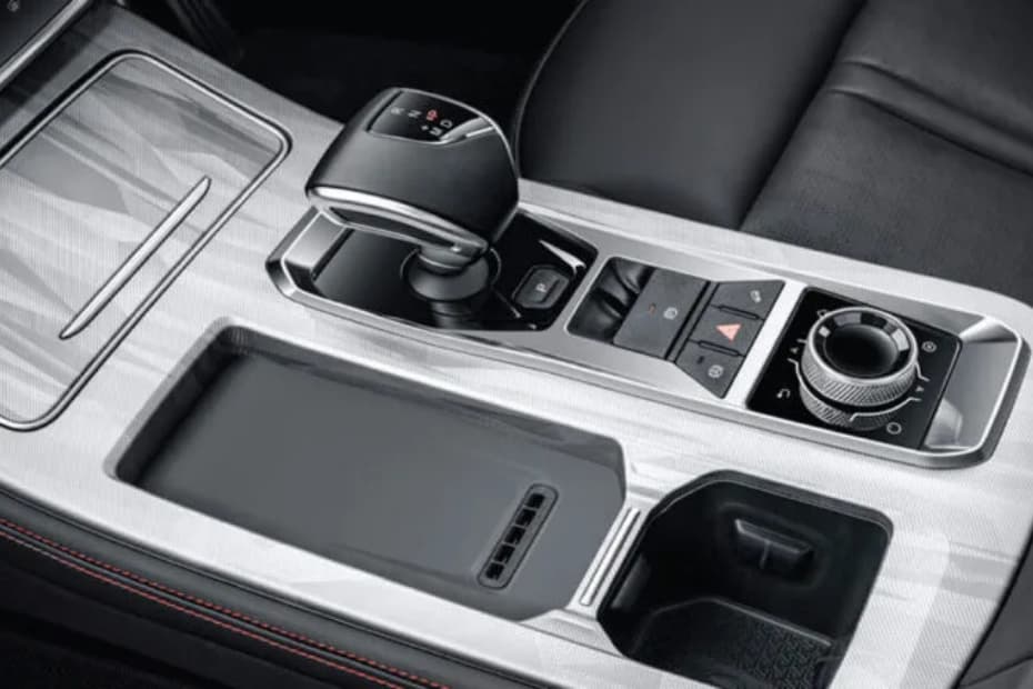 Anniversary discount details for Jetour SUVs in Pakistan, highlighting reduced prices and limited-time booking benefits.