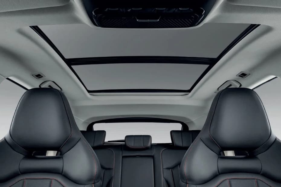 Anniversary discount details for Jetour SUVs in Pakistan, highlighting reduced prices and limited-time booking benefits.