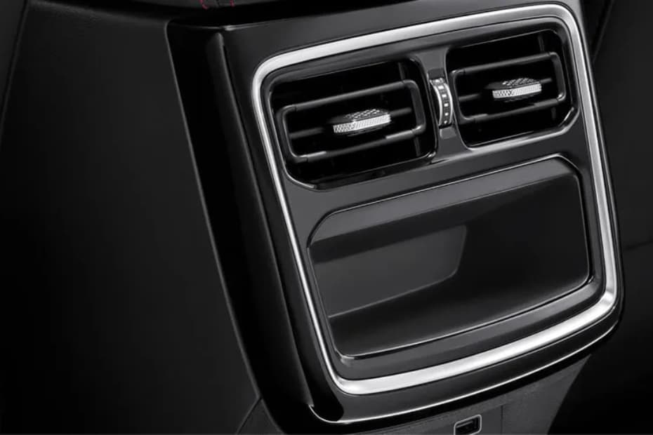 Jetour offer in Pakistan with special anniversary discounts on Jetour X70 Plus and Jetour Dashing SUVs.