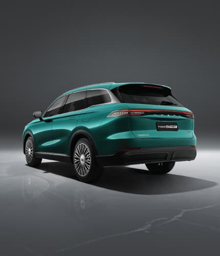 Chery Tiggo 9 PHEV front view SUV with LED lights and alloy wheels